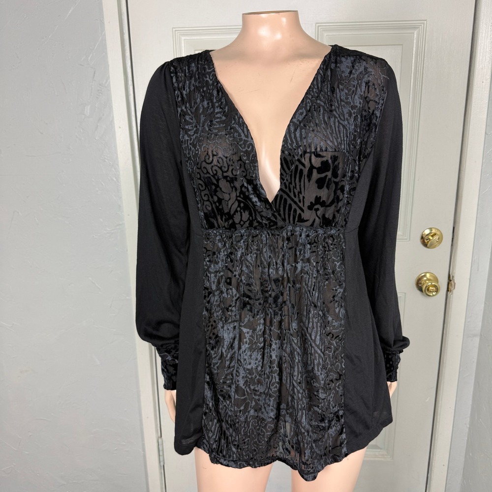 Vintage Y2K Daytrip Shirt Large V neck Long sleeve Tee Knit Floral Velvet SS24